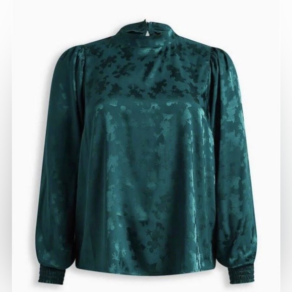 Torrid Minnie and Mickey Emerald Green Puff Sleeve Blouse size 1 - Picture 2 of 7